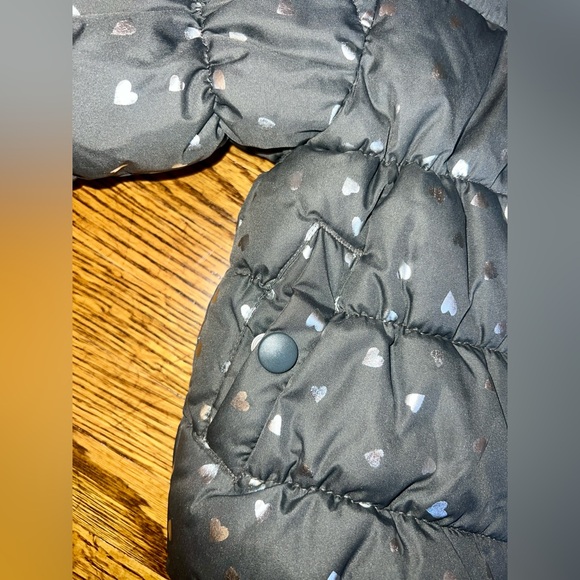 Crazy 8 Dark Grey Puffer Coat w/ Silver Metallic Heart Print size 2T NWOT - Picture 3 of 5